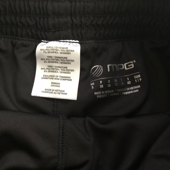 MPG run shorts with inner short - Picture 3 of 3